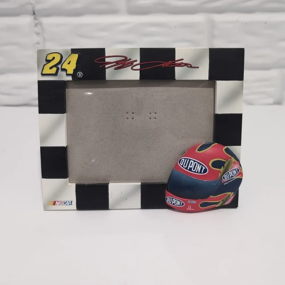 CHARACTER COLLECTIBLES #24 JEFF GORDON DUPONT NASCAR PHOTO FRAME 3X5
